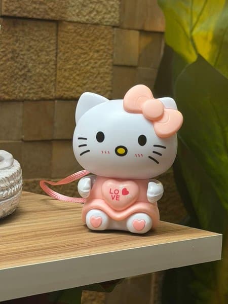 Hello Kitty “I Love You” Taking Keychain - View 3
