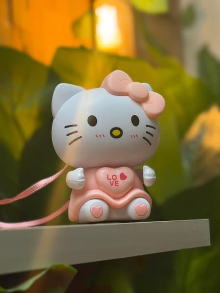 Hello Kitty “I Love You” Taking Keychain - View 4